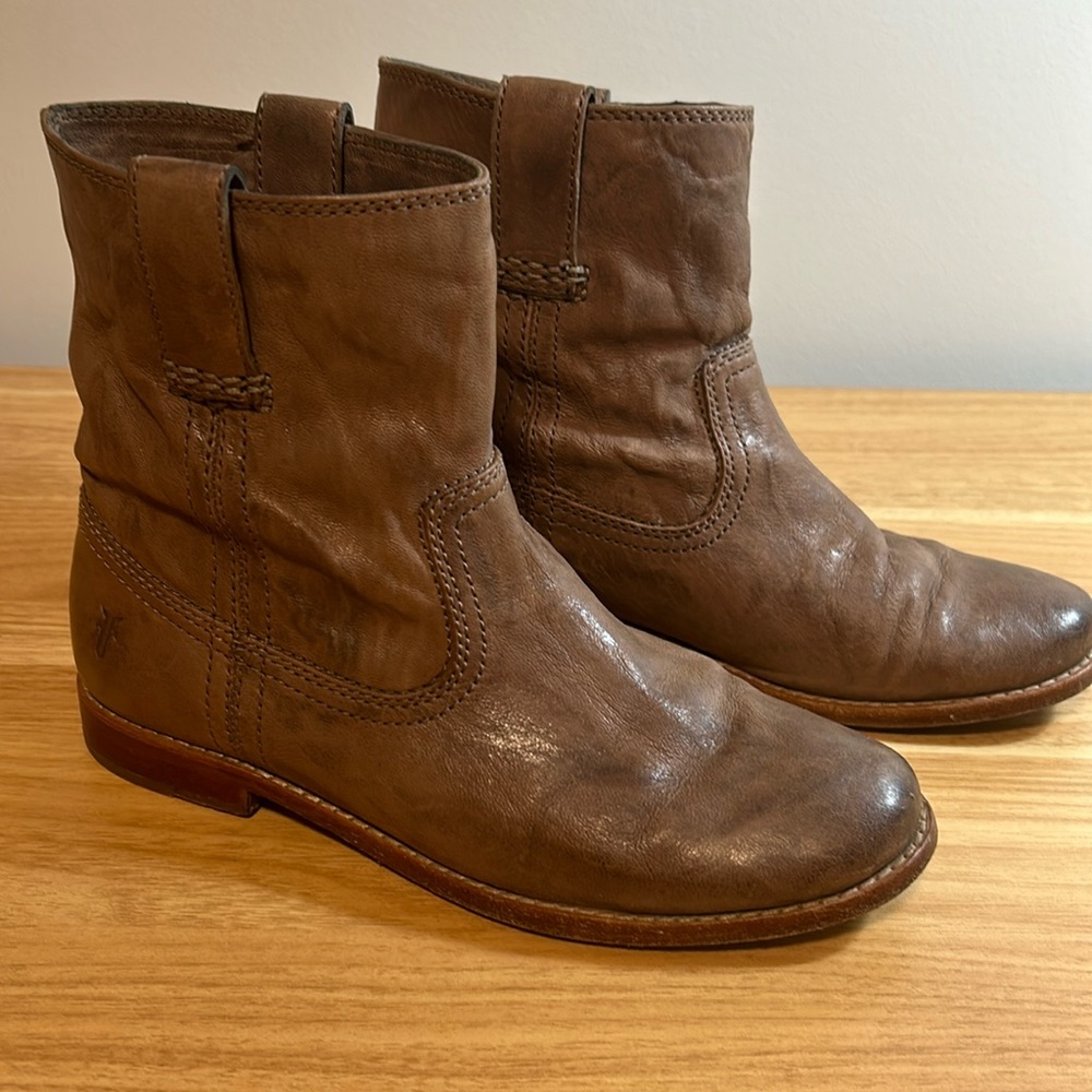 FRYE Anna Shortie Leather Booties